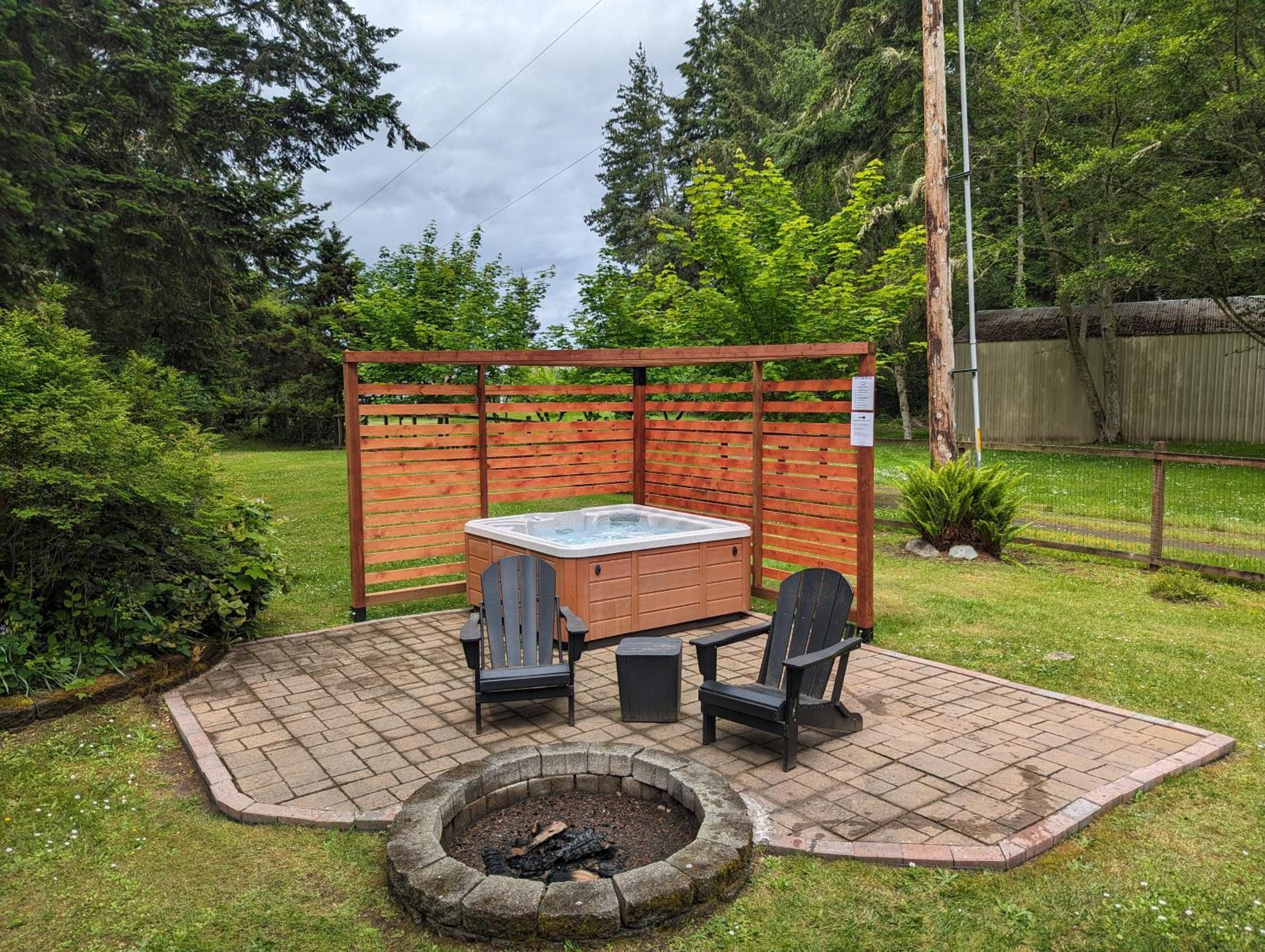 Fox Paws Luxury Cabin - Hot Tub, Fire Pit & Pines! Hansville Buitenkant foto
